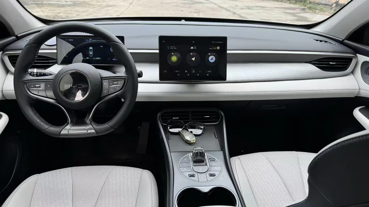 BYD 2025 seals 05 DM-i 1.5 stepless smart driving version 55KM luxury automatic gear 5