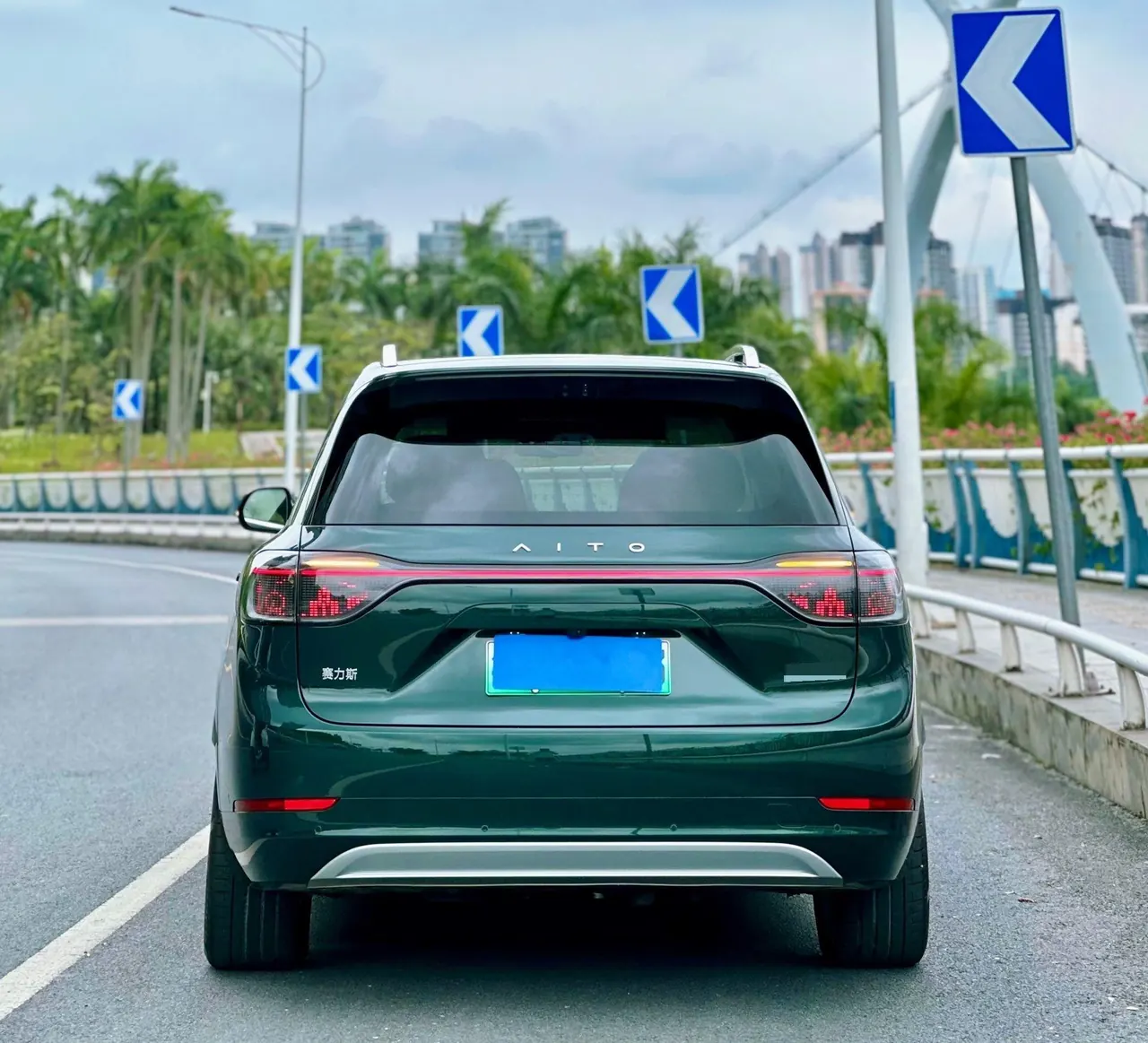 AITO 2025 AITO M9 EV Pure Electric Ultra Edition 100kWh6-seat Edition Automatic Gear 6