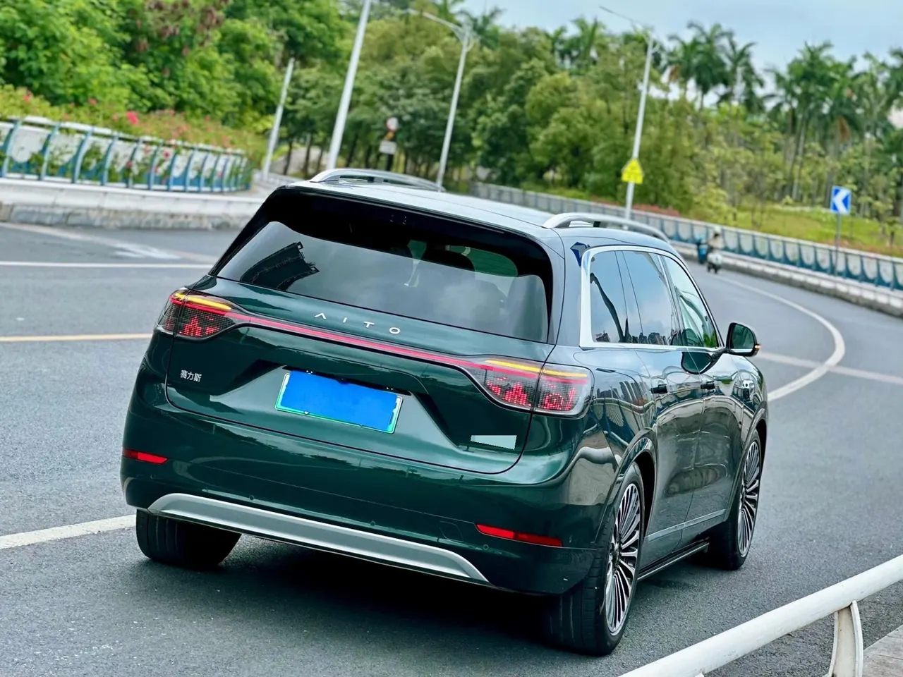 AITO 2025 AITO M9 EV Pure Electric Ultra Edition 100kWh6-seat Edition Automatic Gear 7