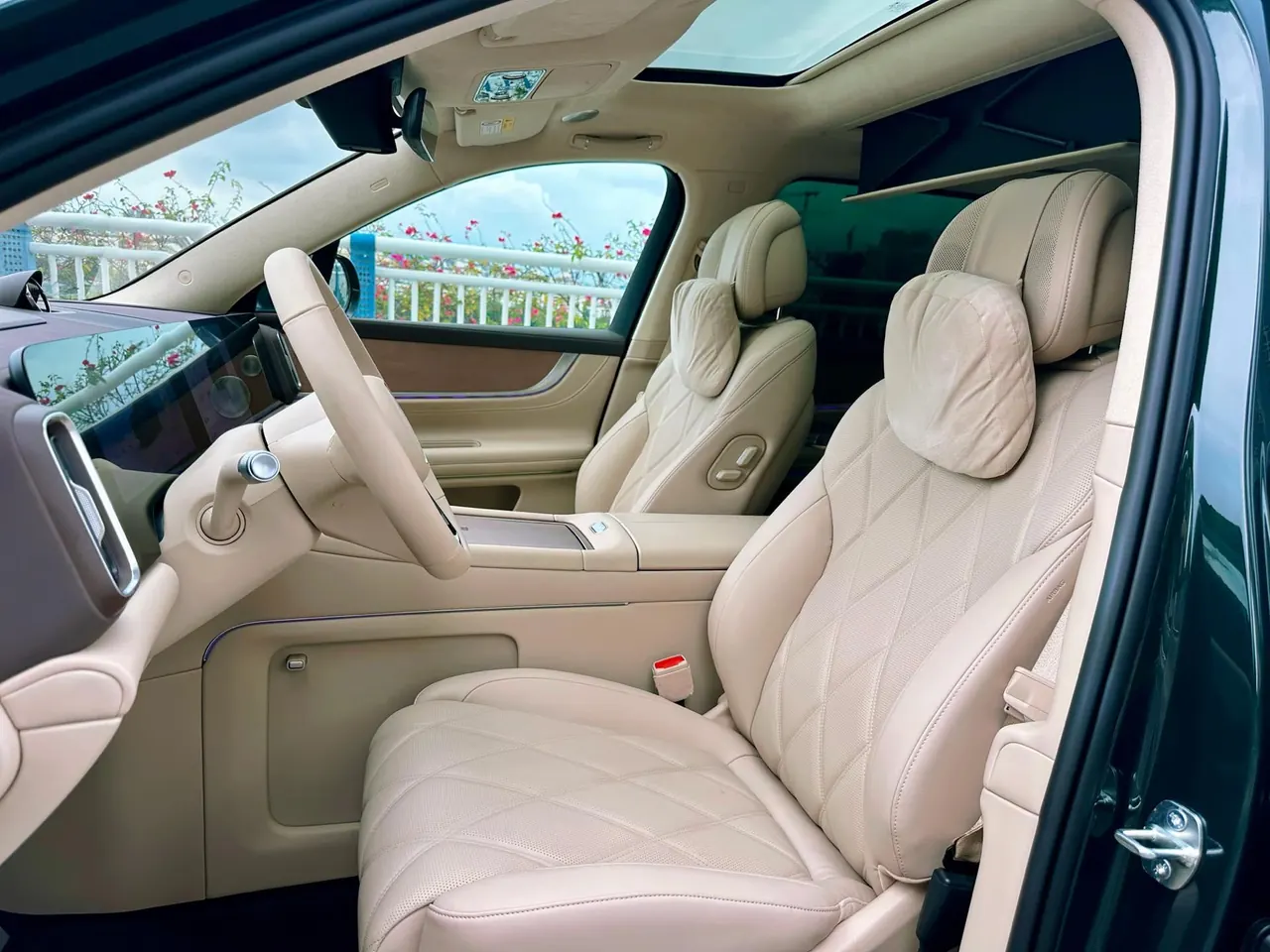 AITO 2025 AITO M9 EV Pure Electric Ultra Edition 100kWh6-seat Edition Automatic Gear 9