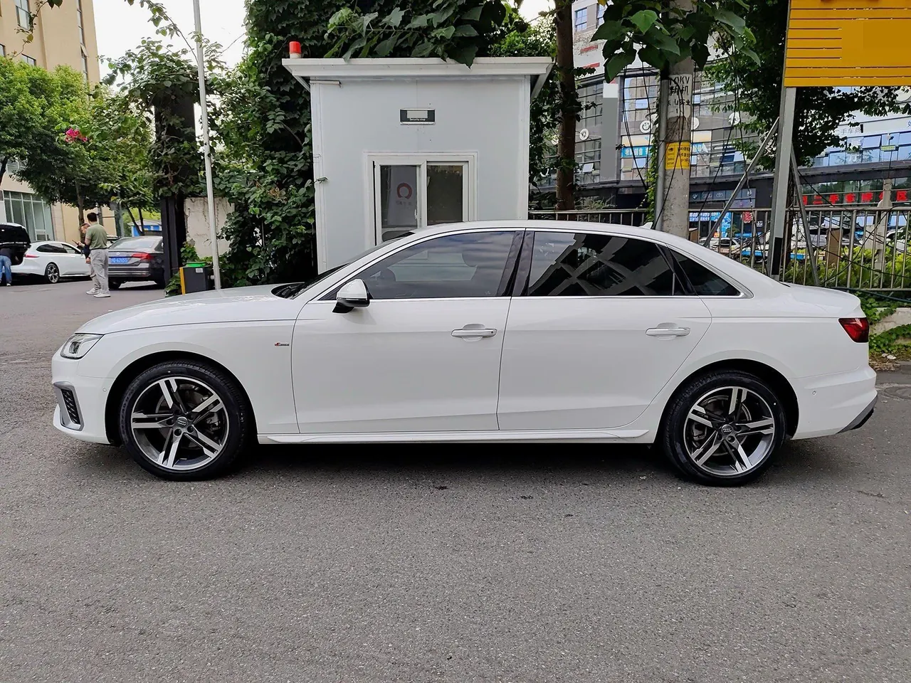 Audi 2020 A4L 2.0TFSI 40TFSI Deluxe Dynamic Automatic 3