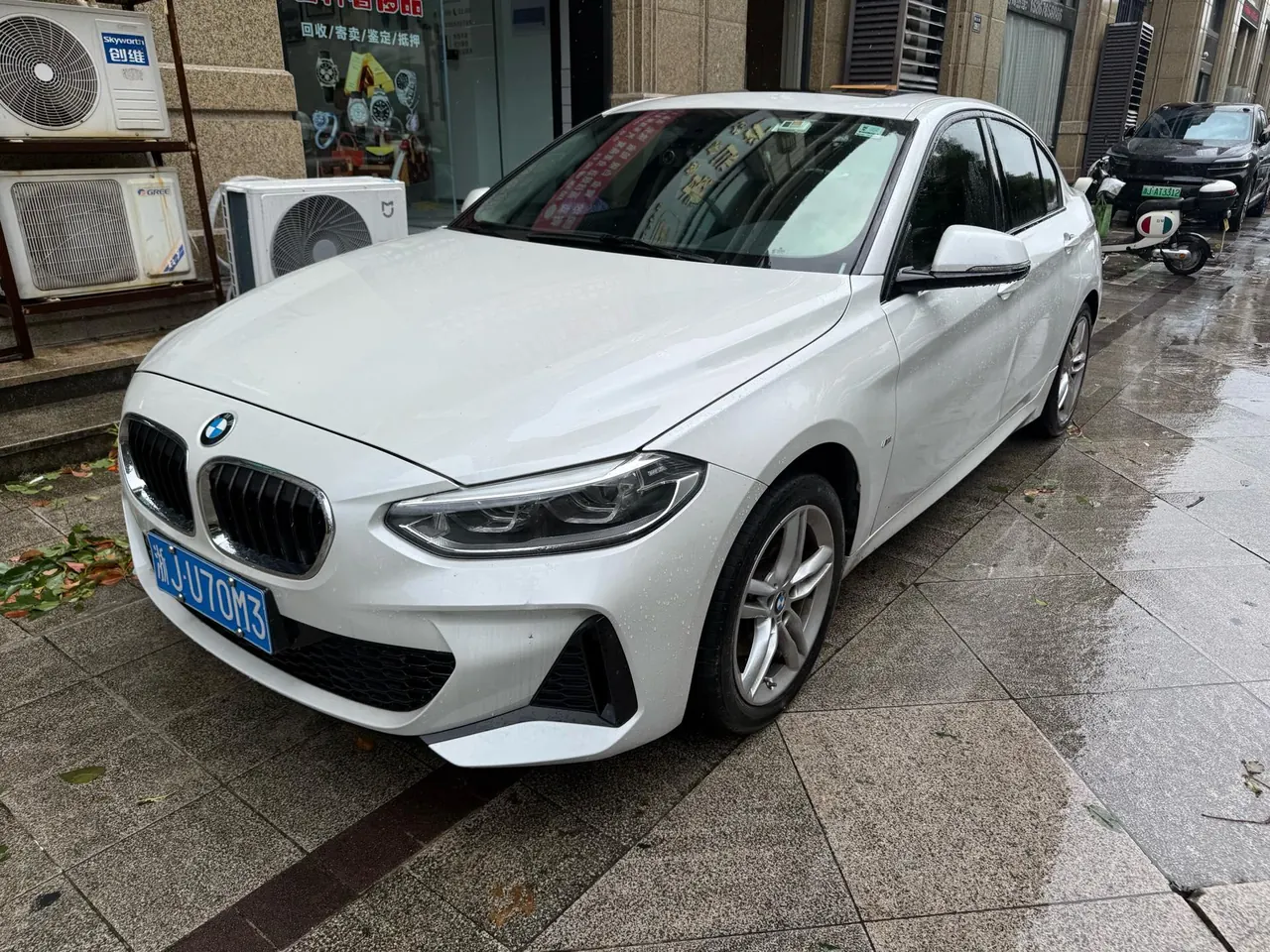 Open image lightbox: BMW 1 Series 2020 120i 1.5T M Sports Suit Automatic Gear