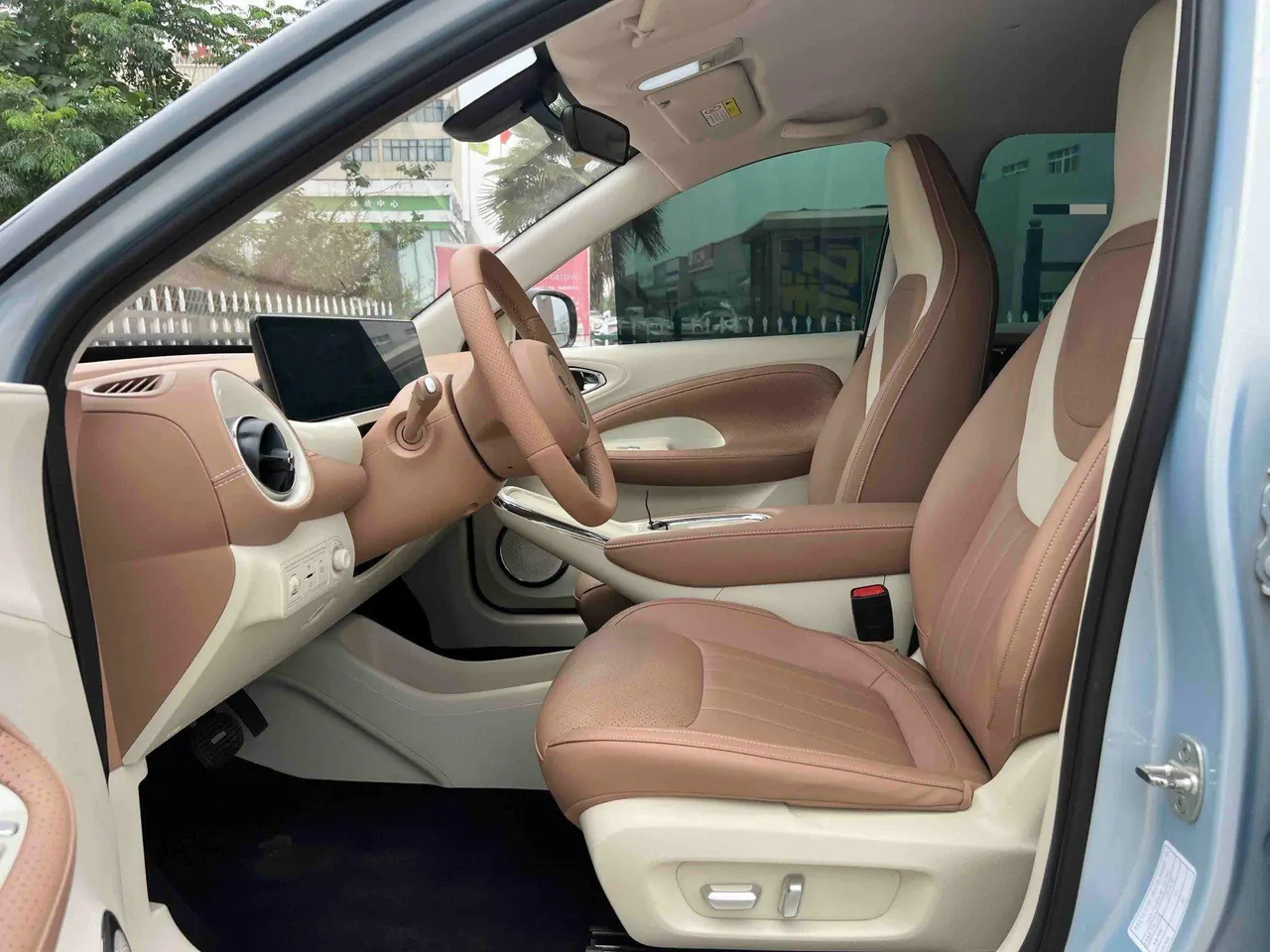 WuLing 2025 Plantronics 410km LingBox Exclusive Automatic Transmission 5