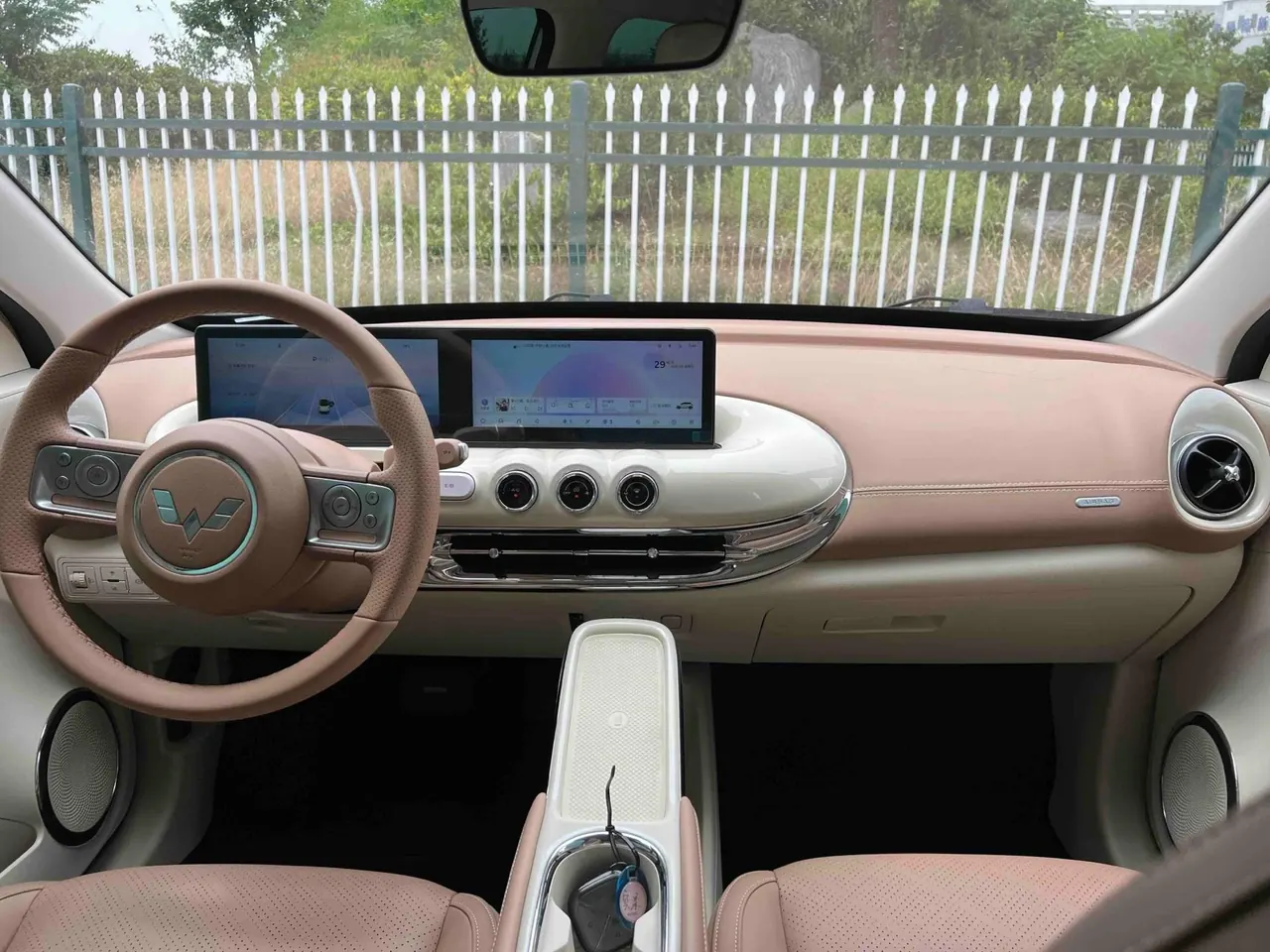 WuLing 2025 Plantronics 410km LingBox Exclusive Automatic Transmission 6