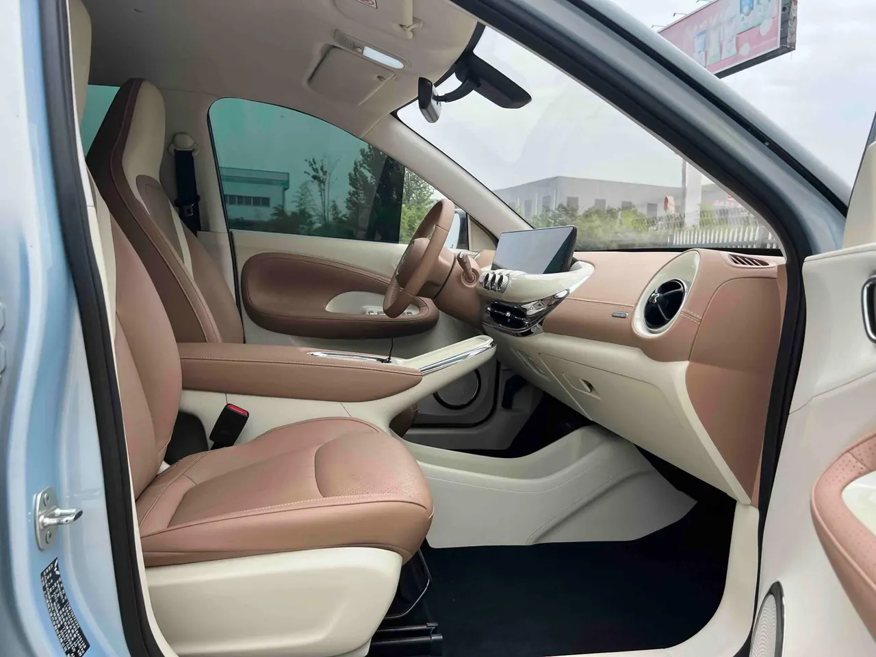 WuLing 2025 Plantronics 410km LingBox Exclusive Automatic Transmission 7