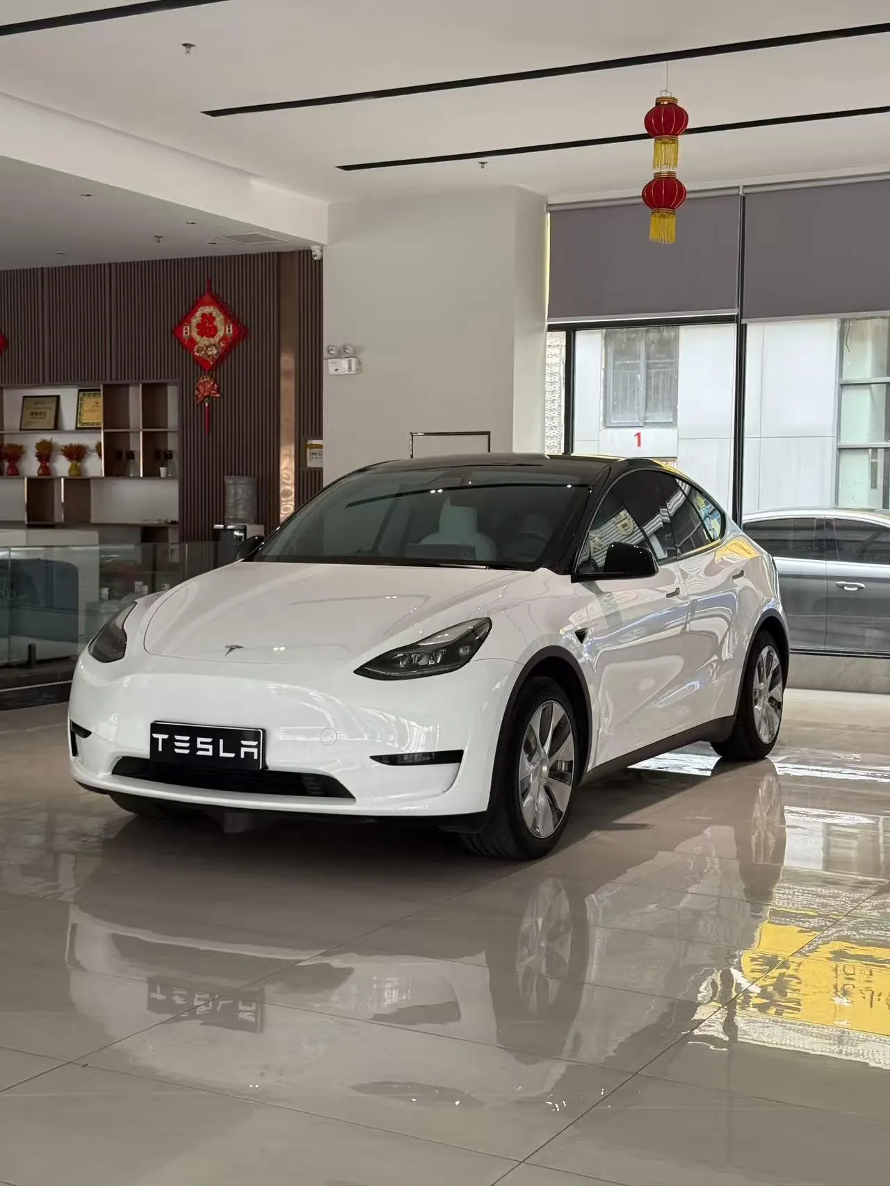 Open image lightbox: Tesla 2022 Model Y rear-wheel drive version automatic transmission