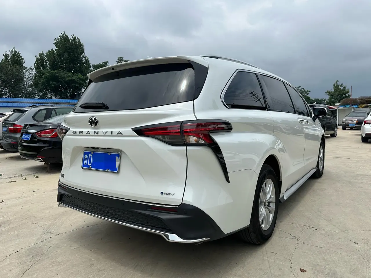 Toyota 2026 Grevia HYBRID 2.5 Stepless Comfort Edition Automatic Transmission 3