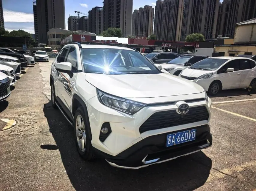 Toyota 2021 RAV4 RongFang 2.0 Stepless Four-wheel Drive Premium Edition Automatic Gear 3