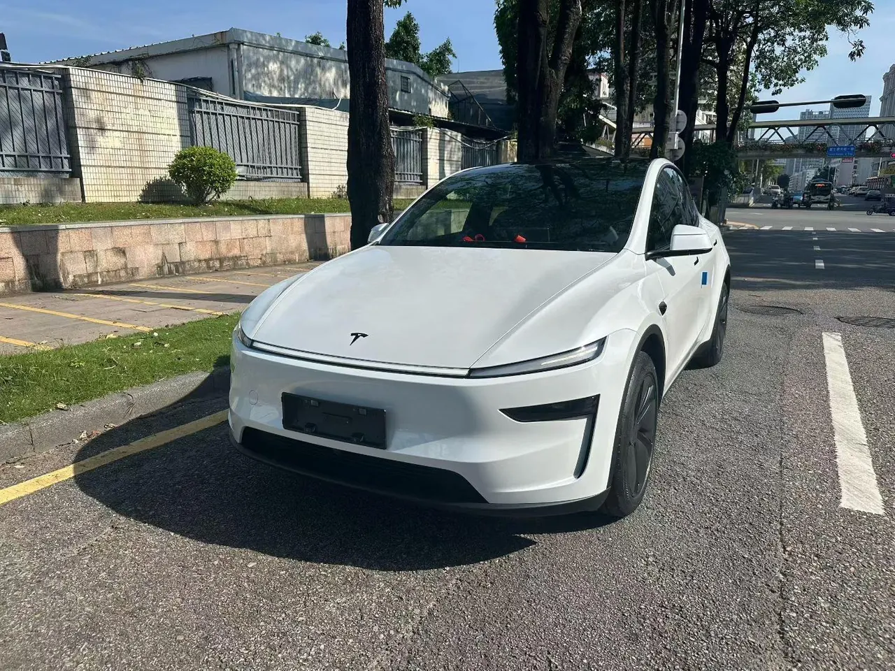 Tesla 2026 Model Y Rear-Wheel-Drive Automatic - View 1