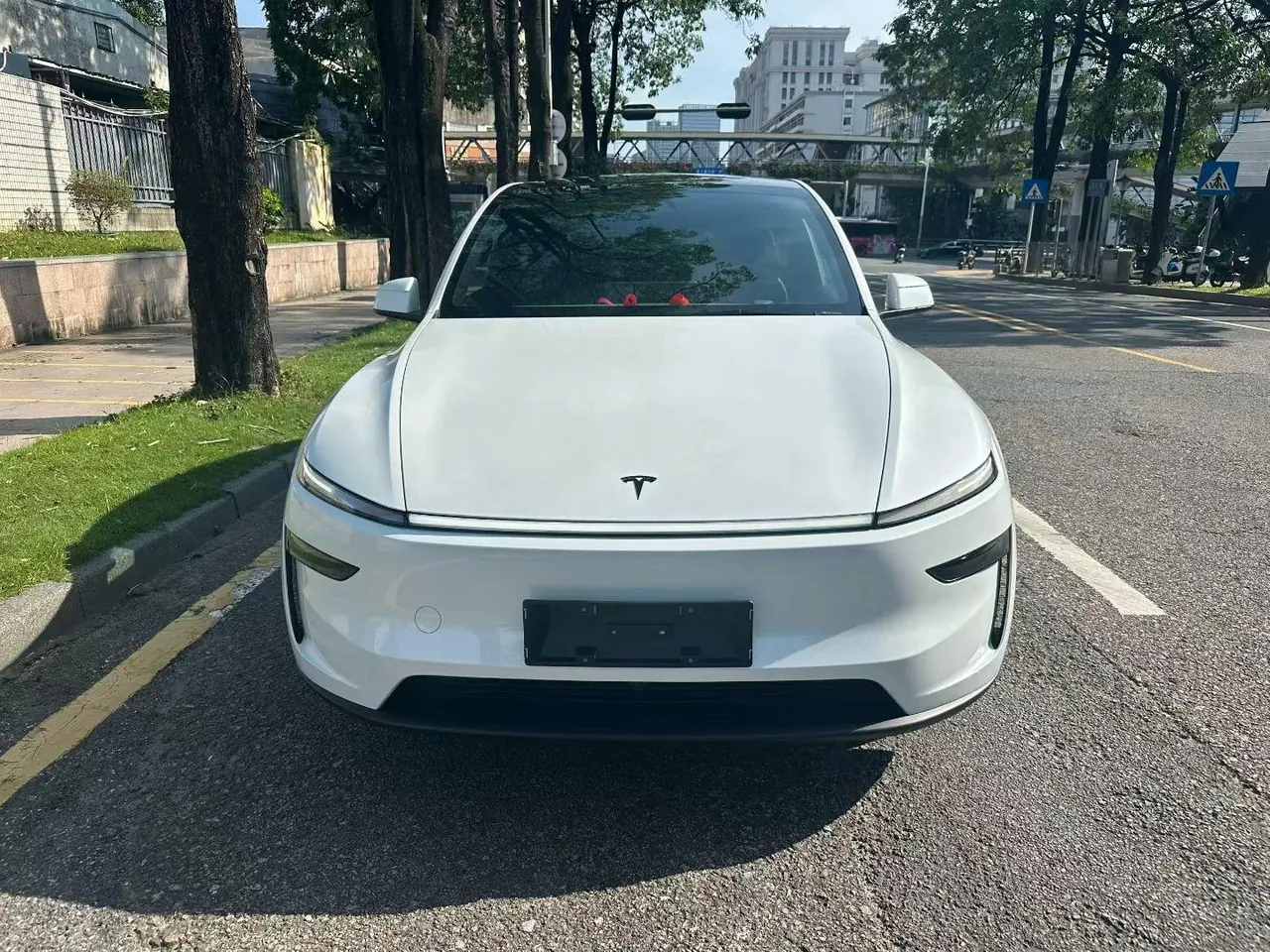 Tesla 2026 Model Y Rear-Wheel-Drive Automatic 2