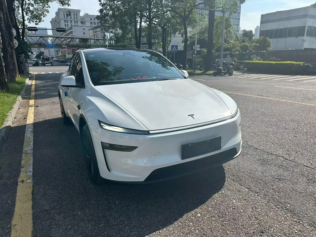 Tesla 2026 Model Y Rear-Wheel-Drive Automatic 3