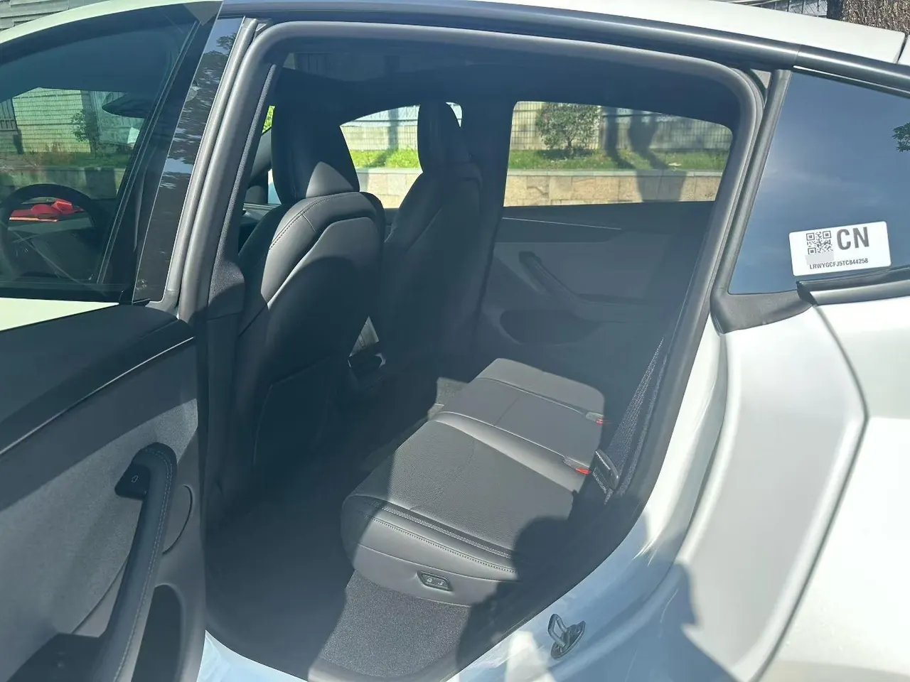 Tesla 2026 Model Y Rear-Wheel-Drive Automatic 5