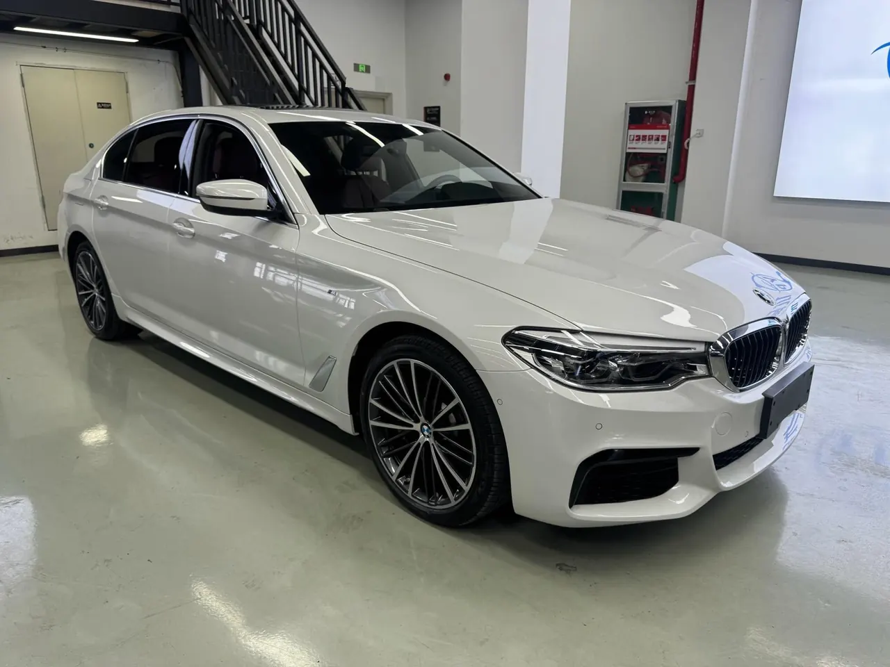 BMW 5 Series 2020 530Li 2.0T Leading M Sports Suit Automatic Gear 3