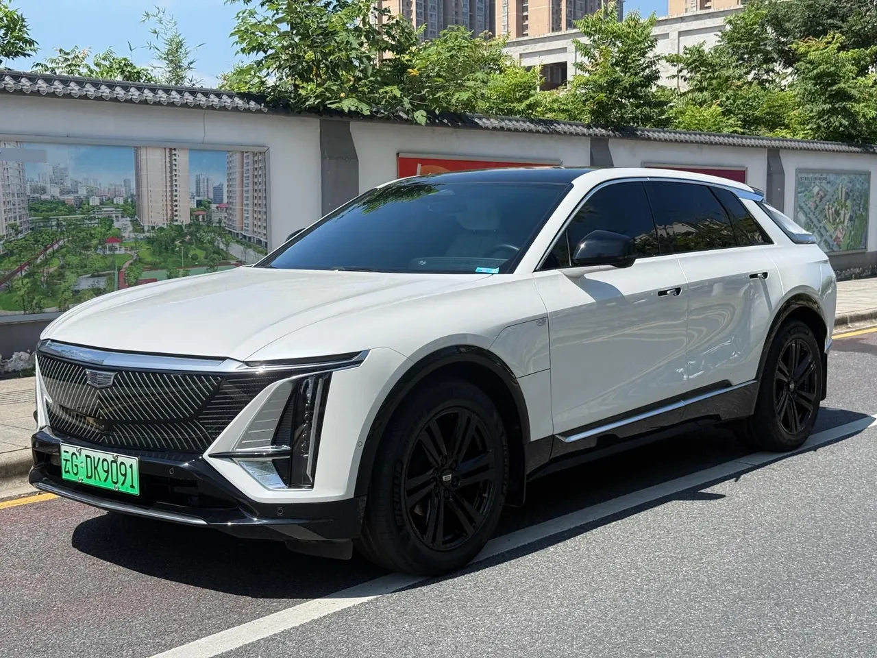 Open image lightbox: Cadillac 2024 LYRIQ (Sharp Song) Rear Drive Standard Endurance Deluxe Edition Automatic Gear