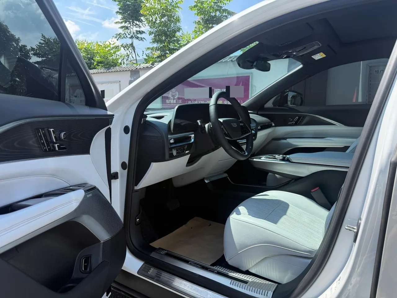 Cadillac 2024 LYRIQ (Sharp Song) Rear Drive Standard Endurance Deluxe Edition Automatic Gear 4