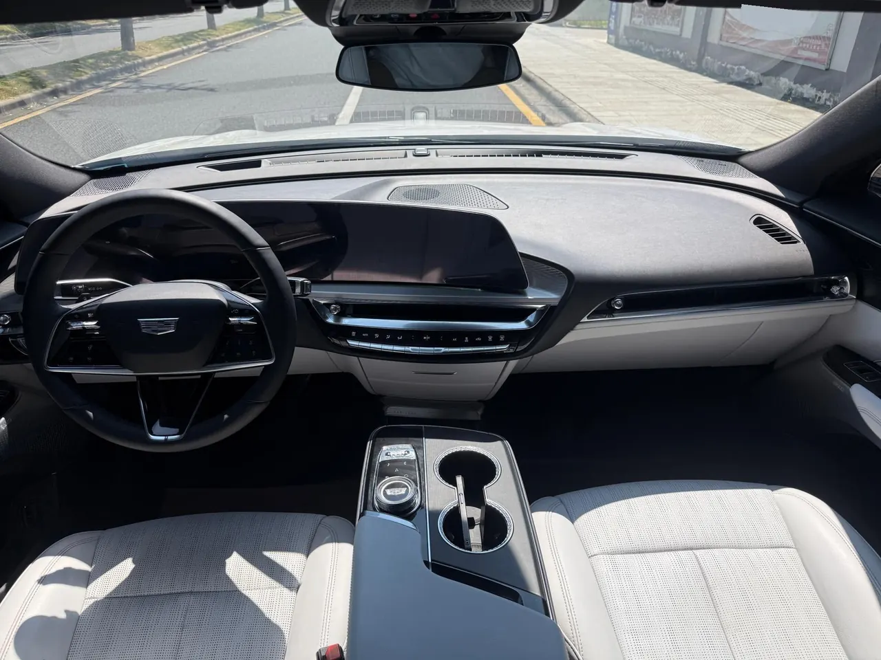 Cadillac 2024 LYRIQ (Sharp Song) Rear Drive Standard Endurance Deluxe Edition Automatic Gear 5