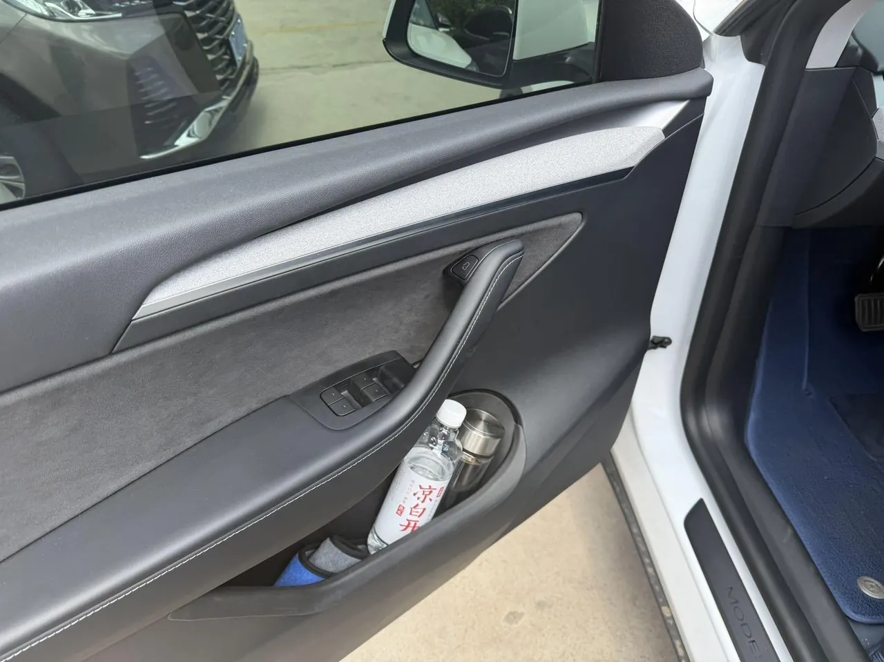 Tesla 2024 Model Y rear-wheel drive version automatic transmission 3