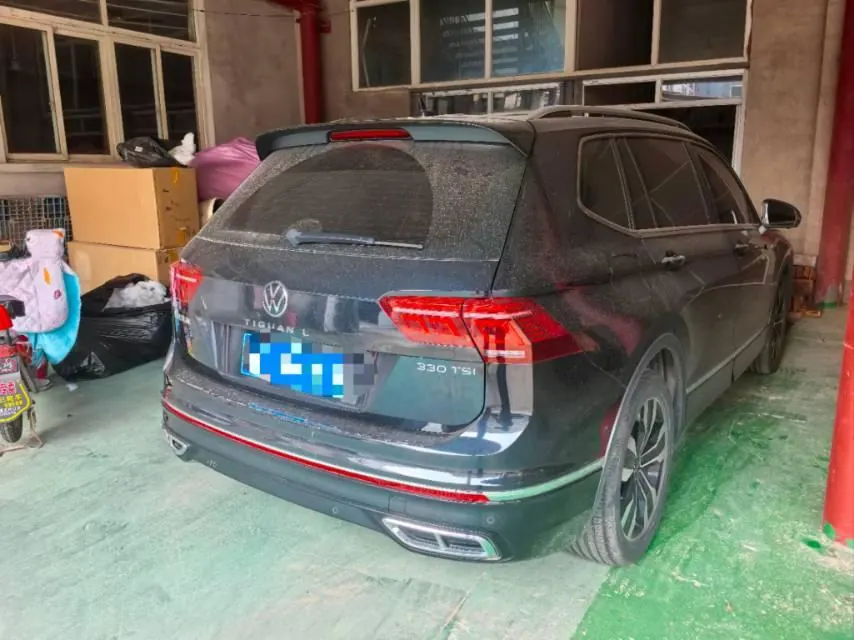 Volkswagen 2022 Tiguan L R-Line 2.0TSI 330TSI Two-Drive R-Line Overdrive Automatic Gear 3