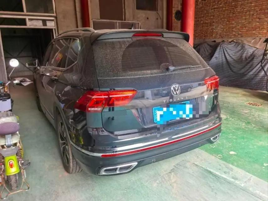 Volkswagen 2022 Tiguan L R-Line 2.0TSI 330TSI Two-Drive R-Line Overdrive Automatic Gear 4