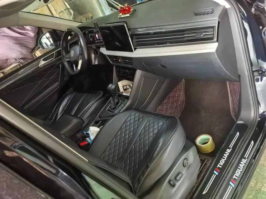 Volkswagen 2022 Tiguan L R-Line 2.0TSI 330TSI Two-Drive R-Line Overdrive Automatic Gear 5