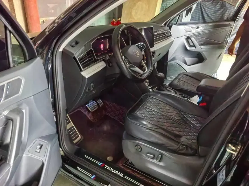 Volkswagen 2022 Tiguan L R-Line 2.0TSI 330TSI Two-Drive R-Line Overdrive Automatic Gear 6