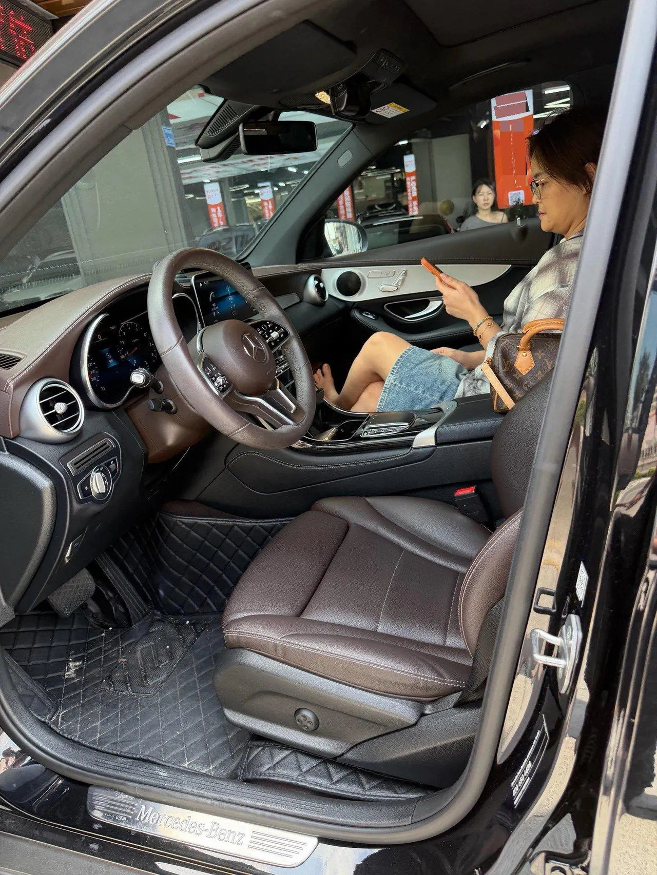 Mercedes Benz 2022 GLC 260 L 4MATIC 2.0T Dynamic (Change 2) Automatic Gear 3