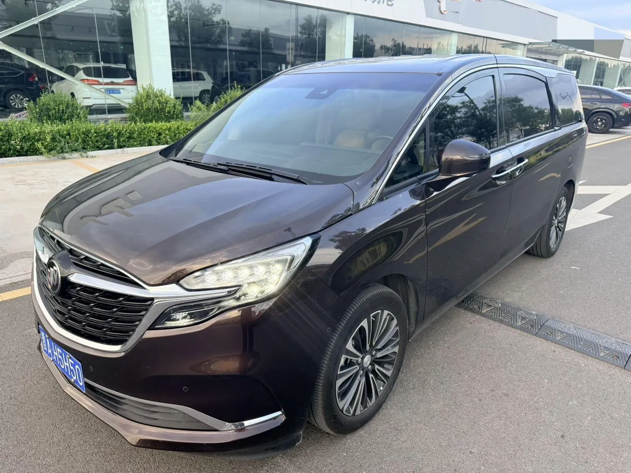 Buick 2021 GL8 ES Lu Zun 2.0T 653T Luxury Automatic Gear - View 1