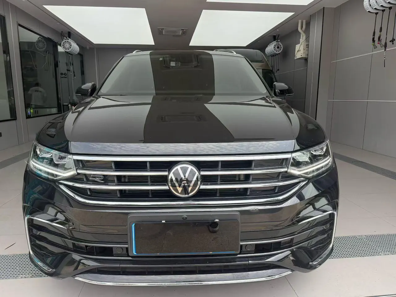 Volkswagen 2024 Tiguan L R-Line 2.0TSI 330TSI Two-Drive R-Line Overdrive Automatic Gear 2