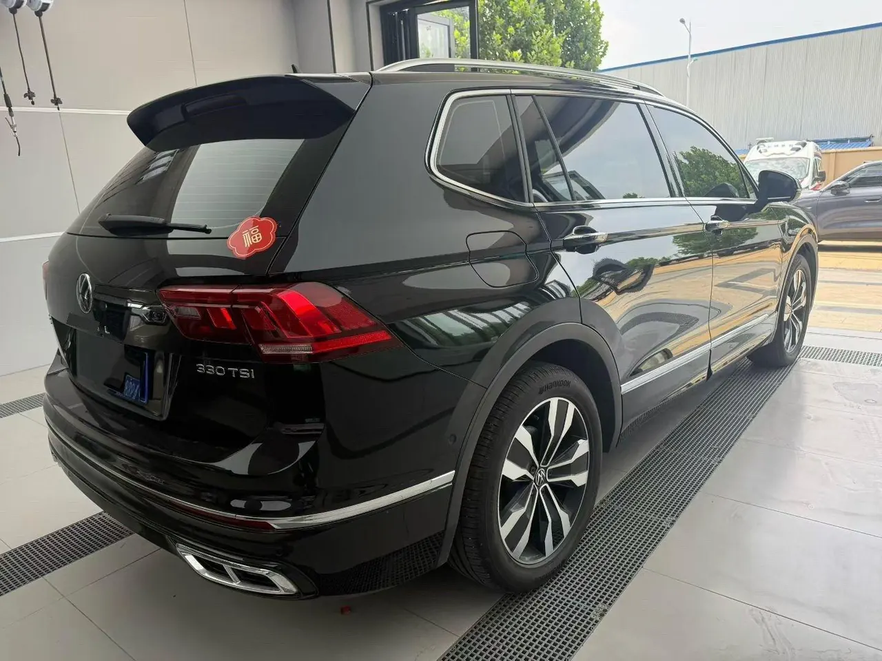 Volkswagen 2024 Tiguan L R-Line 2.0TSI 330TSI Two-Drive R-Line Overdrive Automatic Gear 4