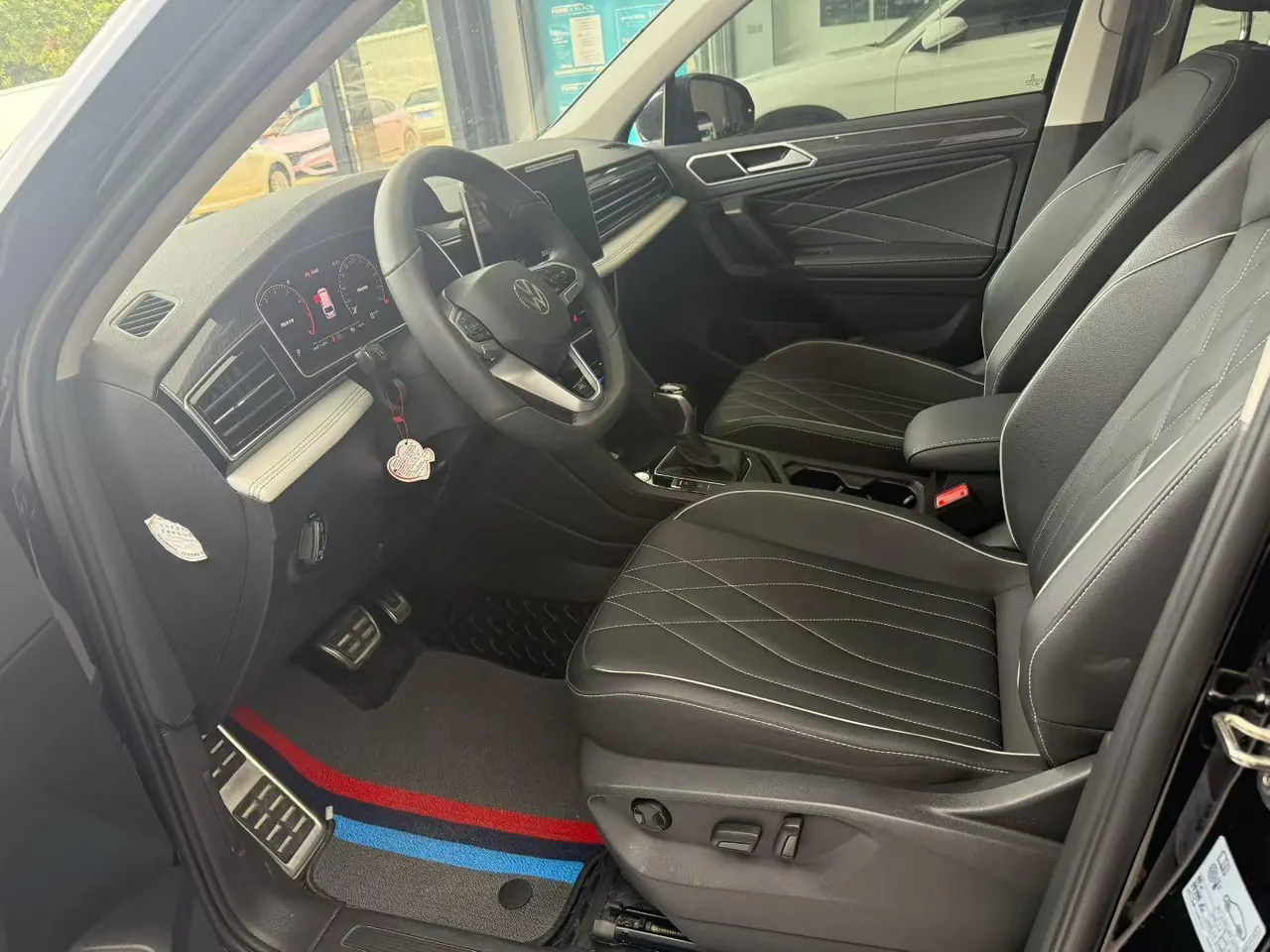 Volkswagen 2024 Tiguan L R-Line 2.0TSI 330TSI Two-Drive R-Line Overdrive Automatic Gear 8