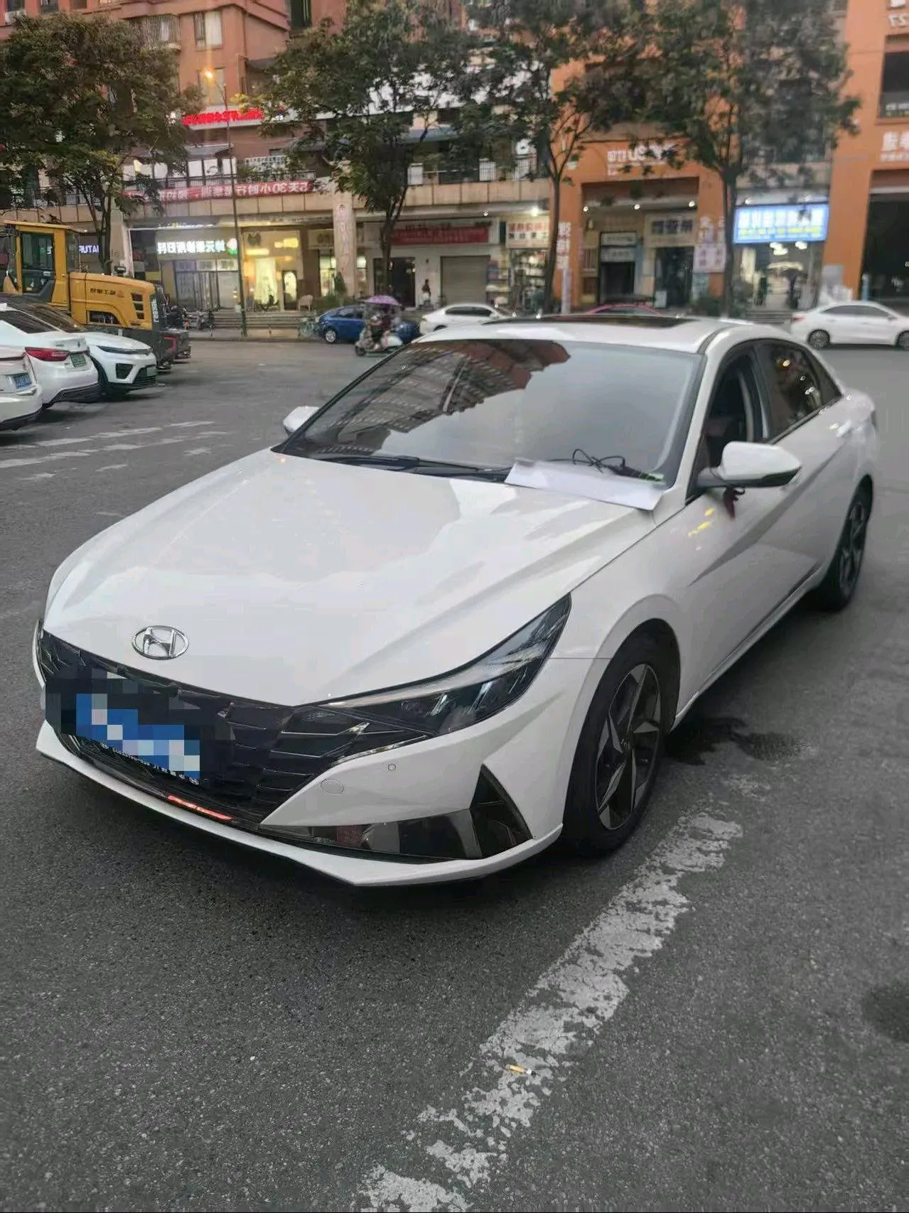 Hyundai 2022 Elantra -3-compartment 1.5 stepless LUX premium automatic gear - View 1