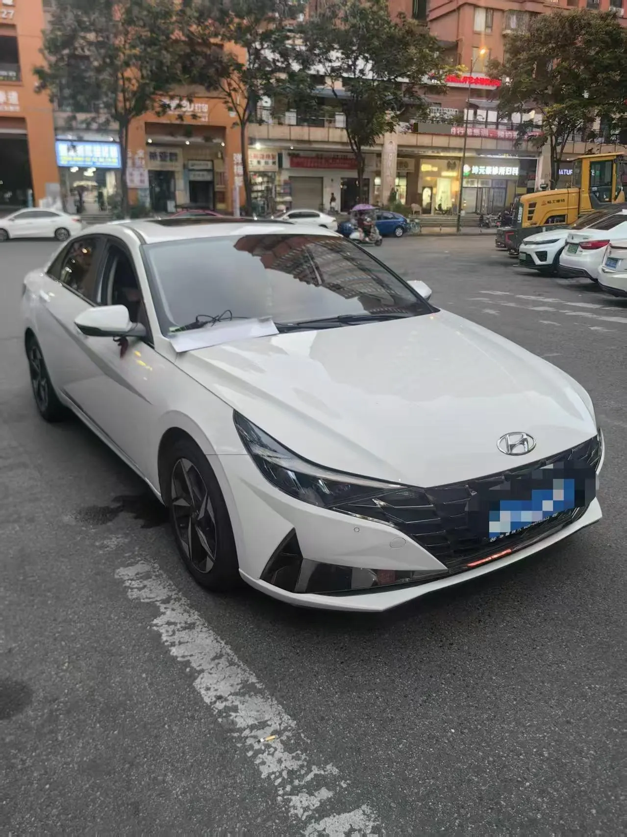 Hyundai 2022 Elantra -3-compartment 1.5 stepless LUX premium automatic gear 2