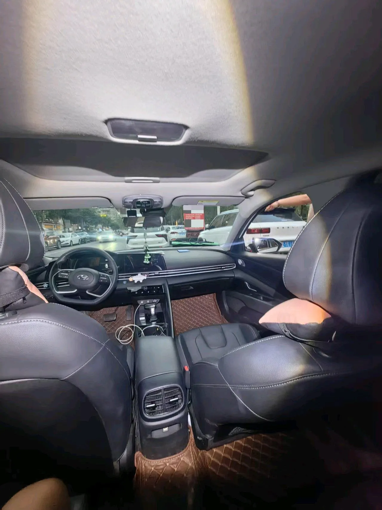 Hyundai 2022 Elantra -3-compartment 1.5 stepless LUX premium automatic gear 4