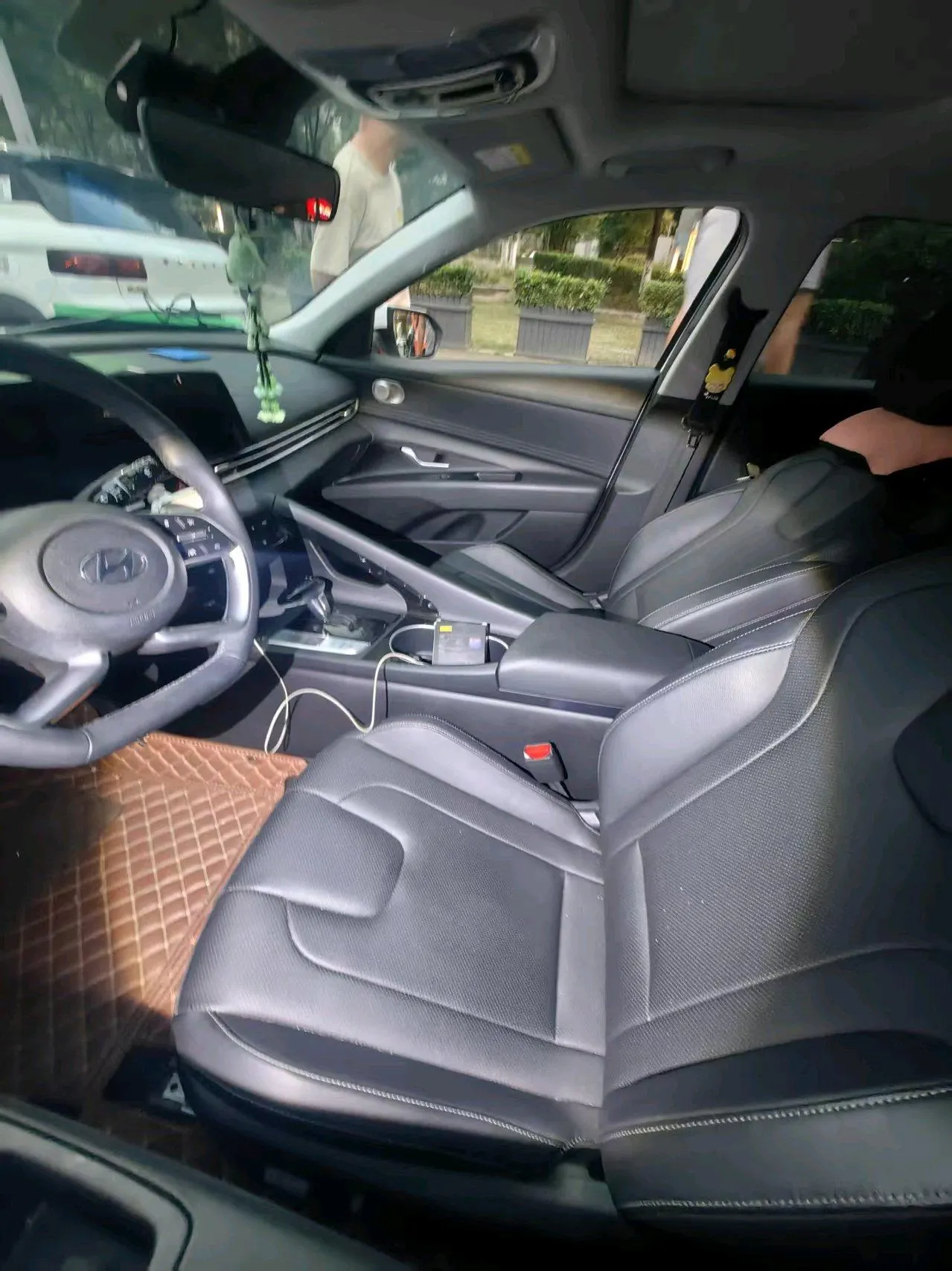 Hyundai 2022 Elantra -3-compartment 1.5 stepless LUX premium automatic gear 5