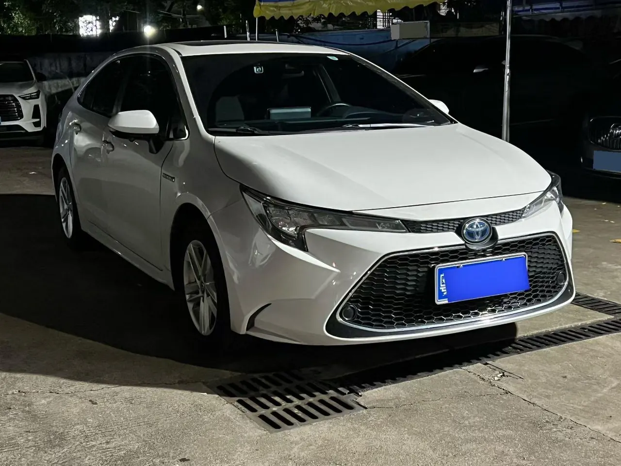 Toyota 2021 Lei Ling Shuangqing 1.8H Stepless Deluxe Edition Automatic Gear 3