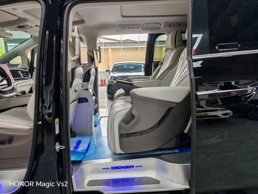 Denza 2022 Denza D9 DM-i 1.5T Stepless 970 Four-wheel Drive Honorable Automatic Gear 4