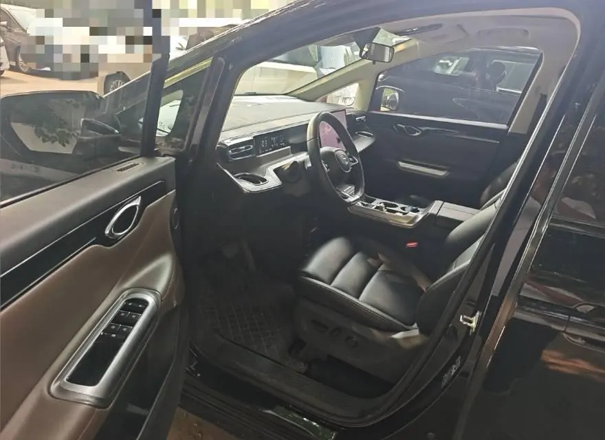 GAC Trumpchi 2024 E8 2.0 150km MAX Automatic Transmission 3