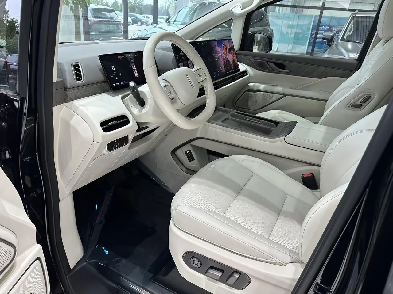 WEY 2025 Mountain 7 Hi4 1.5T Four-wheel Drive Edition Automatic Gear 5