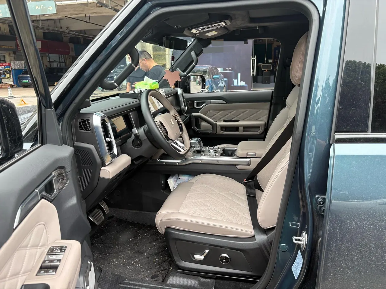 Jetour 2026 Traveler C- DM 1.5T 211km XWD Huawei Gankun Zhijia Automatic Transmission 5