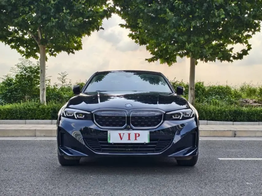 BMW 2024 i3 eDrive 40 L obsidian night suit automatic gear 2