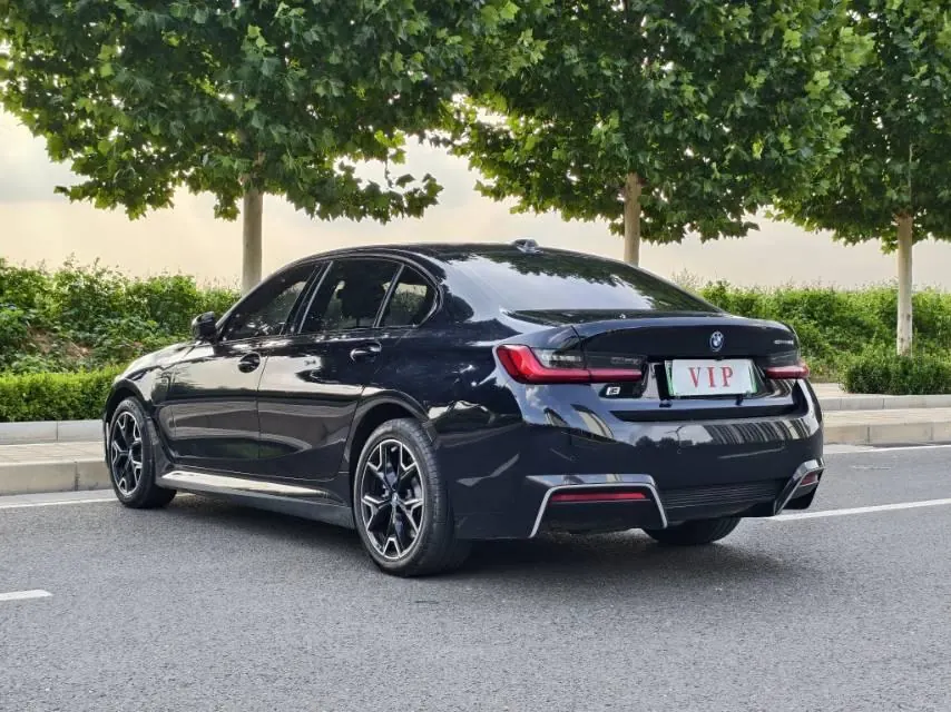 BMW 2024 i3 eDrive 40 L obsidian night suit automatic gear 7