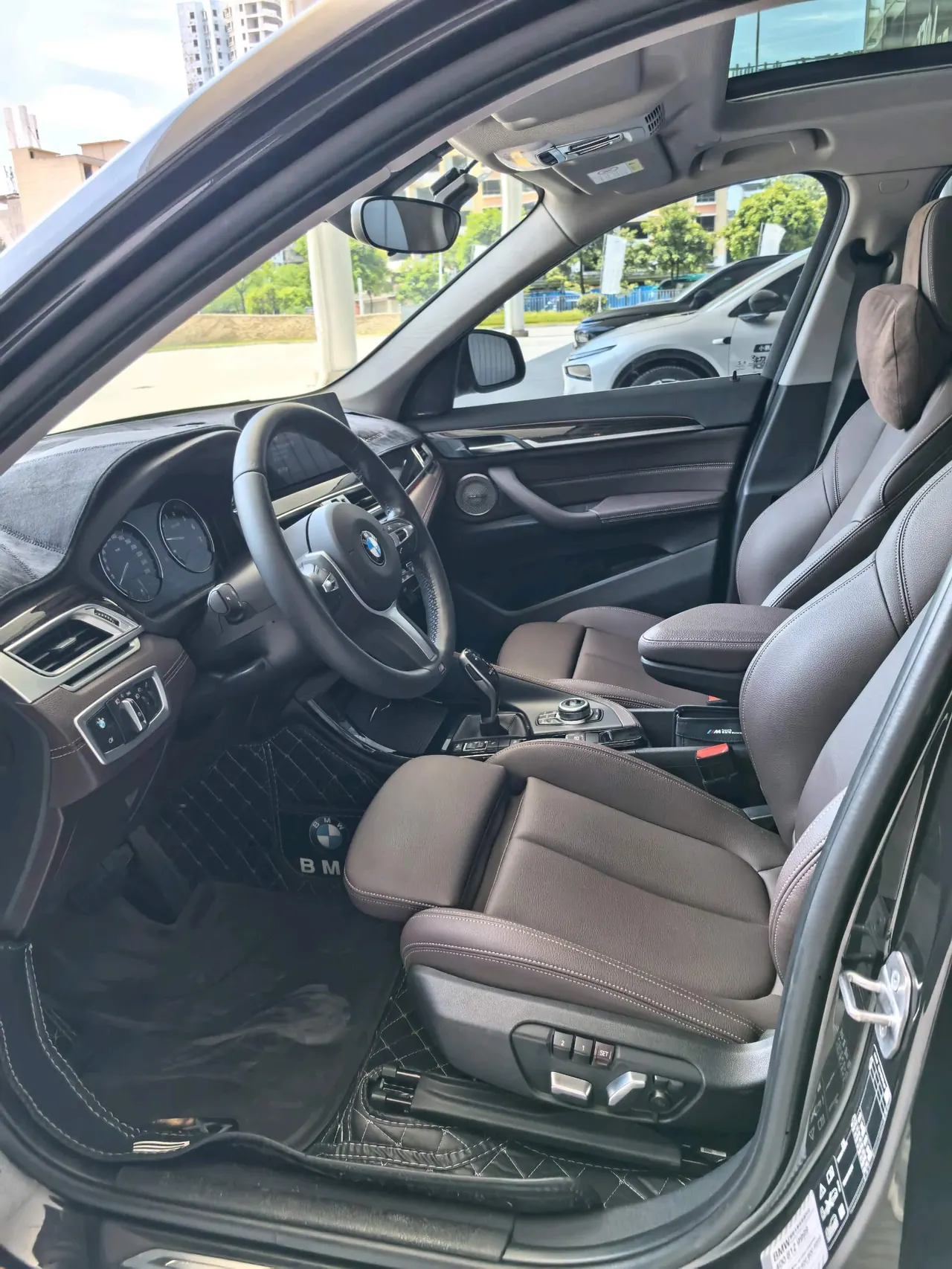 BMW 2022 X1 xDrive25Li 2.0T exclusive automatic gear 3