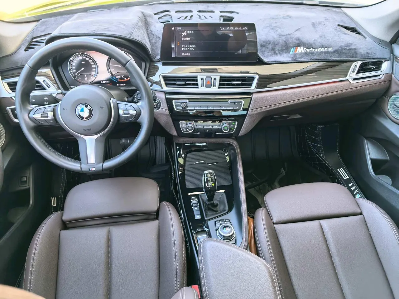 BMW 2022 X1 xDrive25Li 2.0T exclusive automatic gear 5
