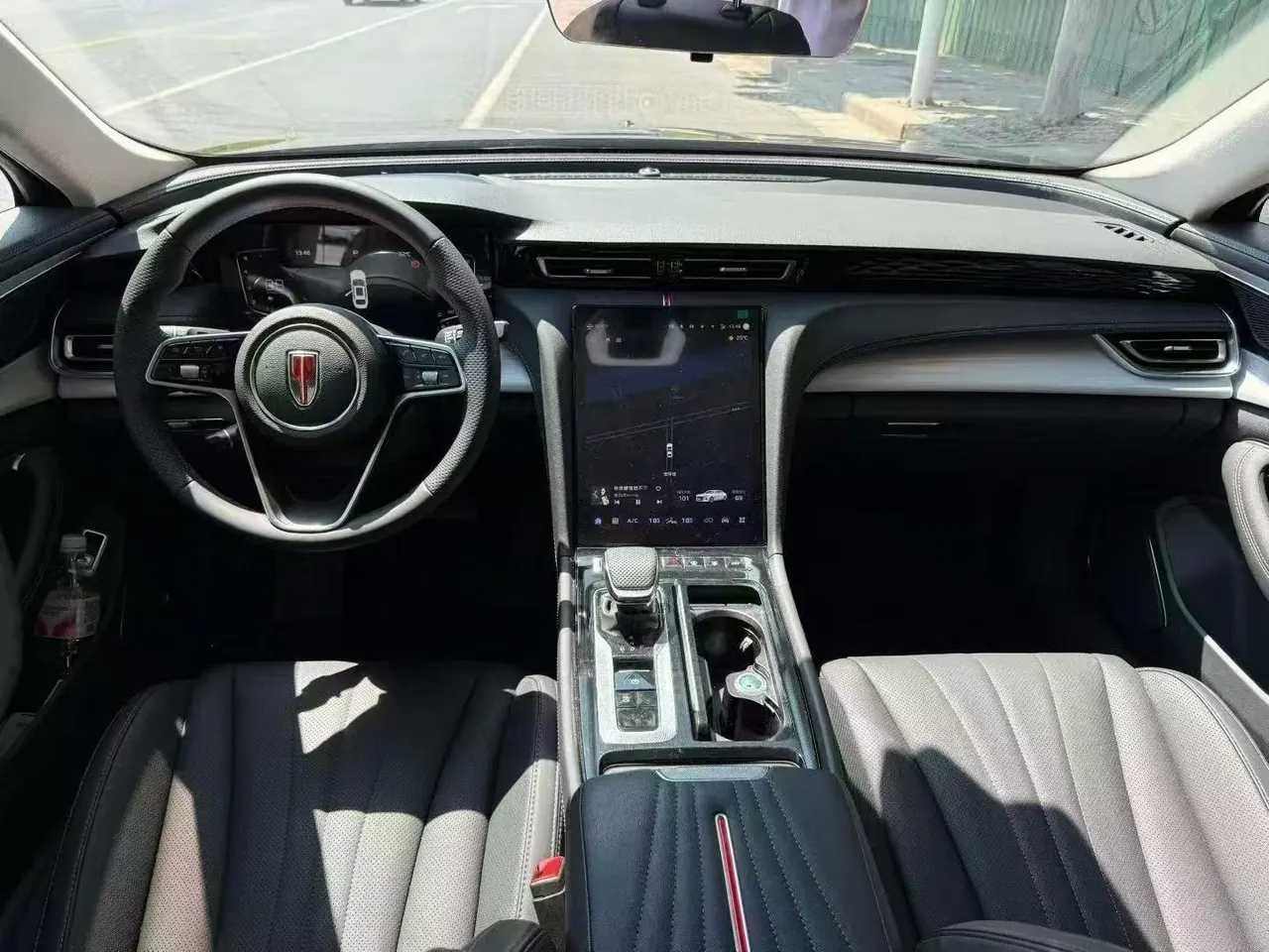HongQi 2024 H5 2.0T Zhilian Qi Chang Edition Automatic Gear 2