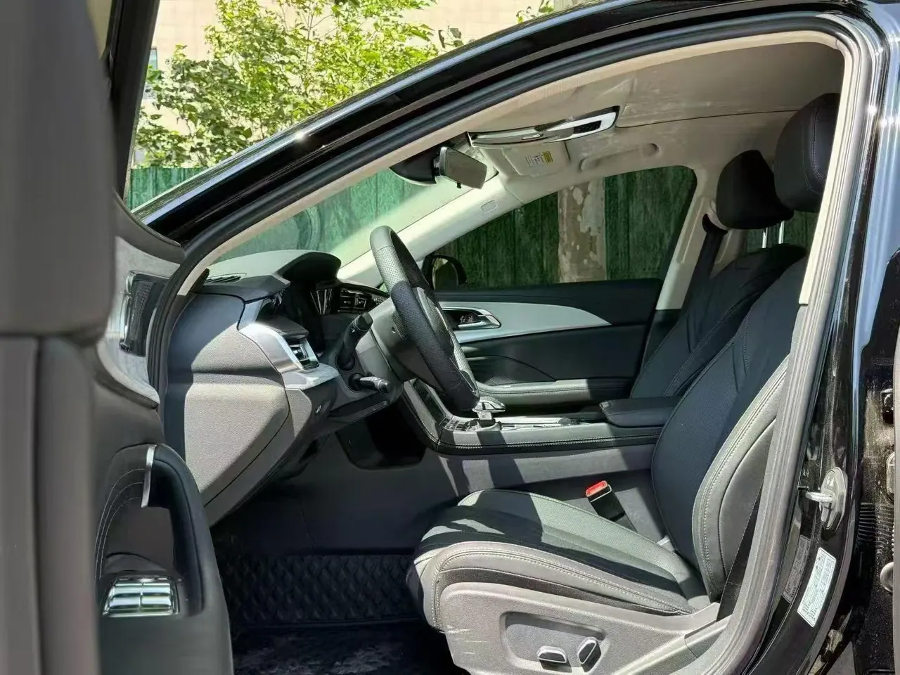 HongQi 2024 H5 2.0T Zhilian Qi Chang Edition Automatic Gear 3