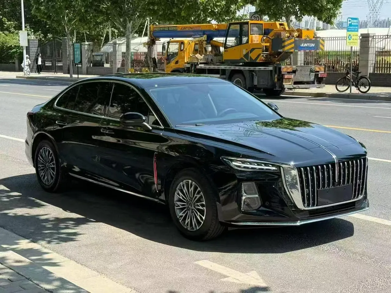 HongQi 2024 H5 2.0T Zhilian Qi Chang Edition Automatic Gear 5