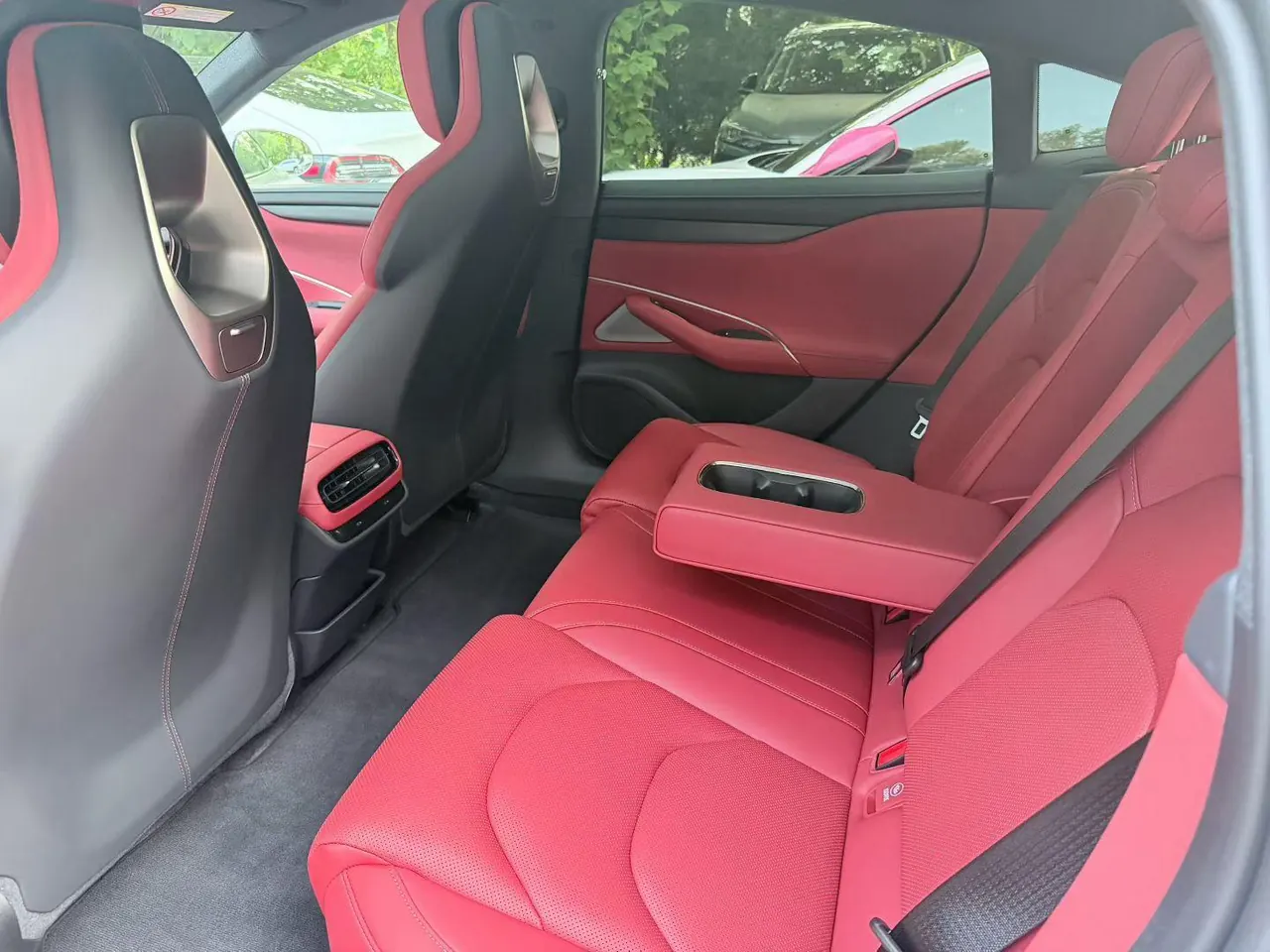MI 2024 SU 7 700km Rear Drive Long Endurance Smart Driving Edition Automatic Gear 5