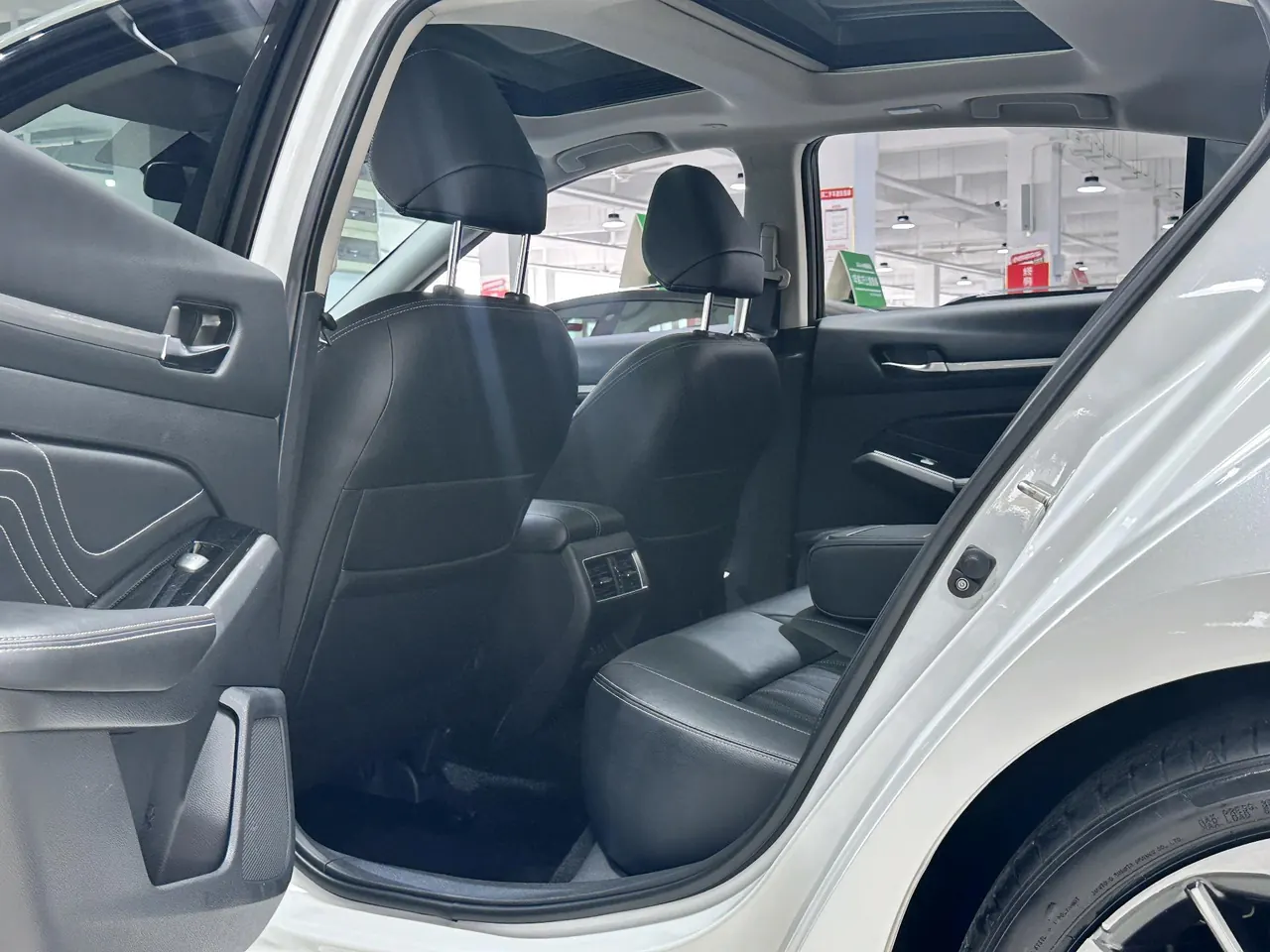Nissan 2022 Teana 2.0T Stepless XL Enjoying Automatic Gear 4