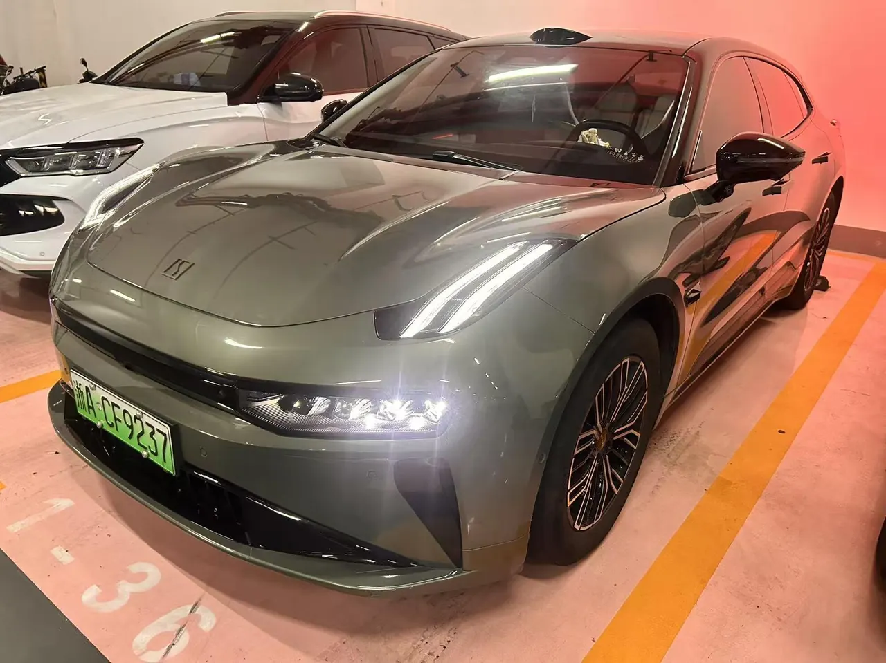 Open image lightbox: Zeekr 2024 Zeekr 001 ME Edition 100kWh Four-wheel Drive Automatic Gear