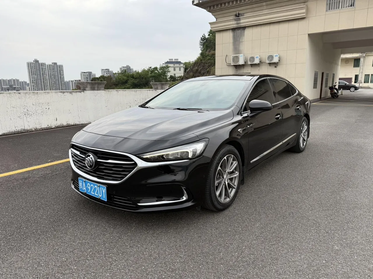 Open image lightbox: Buick 2021 LaCrosse 2.0T 652T Luxury Automatic